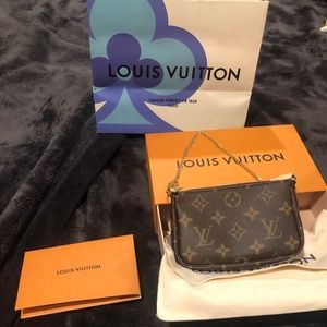 Louis Vuitton Mini Pochette monogram
